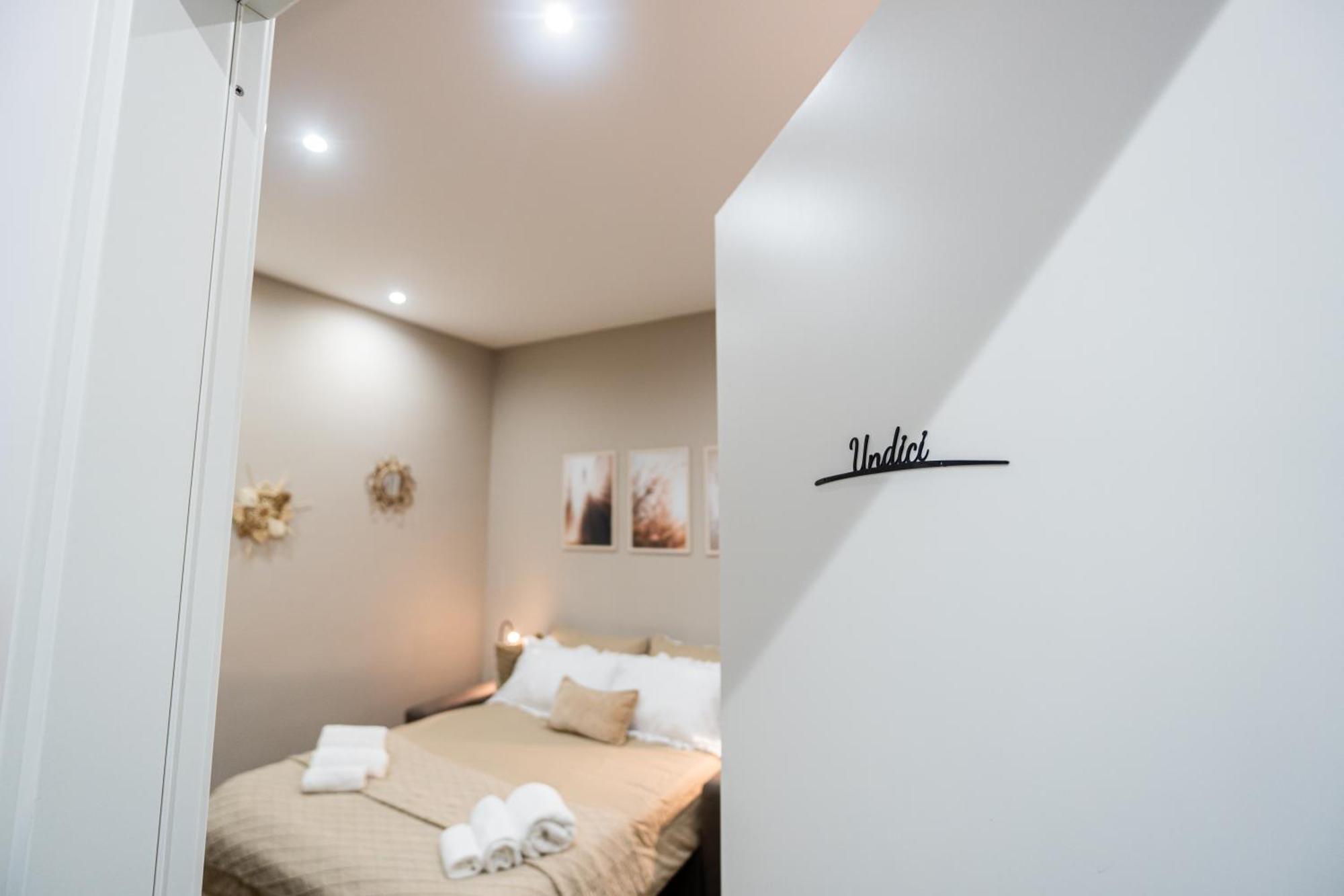 La Casa Di Bianca - Modern Suites Near Plebiscito Napoli Dış mekan fotoğraf
