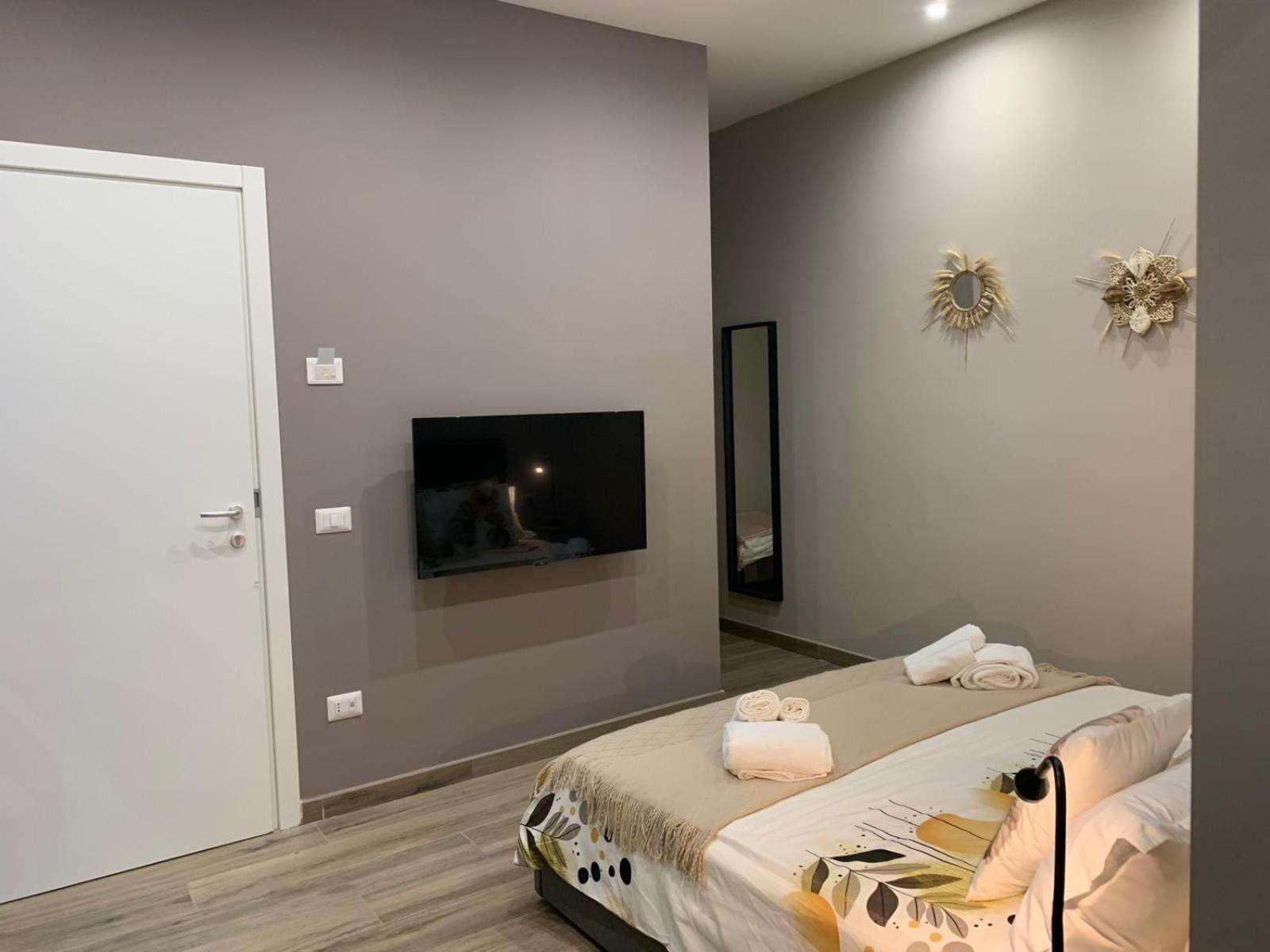 La Casa Di Bianca - Modern Suites Near Plebiscito Napoli Dış mekan fotoğraf